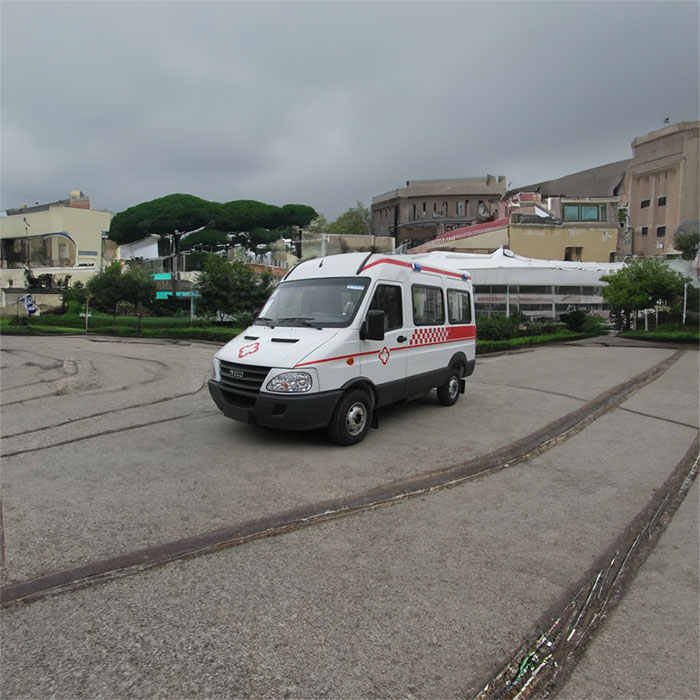 河南郑州巩义市长途救护车租赁到平顶山市新华区救护车出租转运