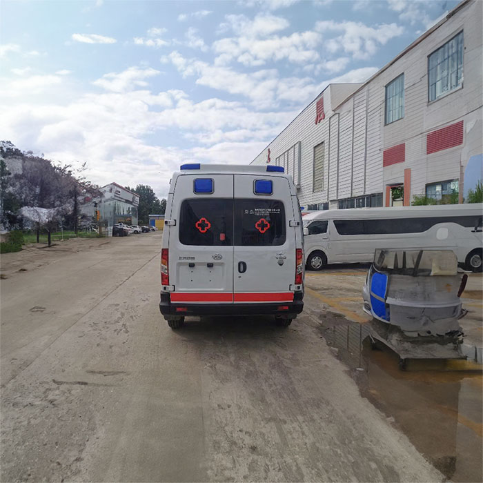 河南郑州市管城长途救护车出租租赁到开封市龙亭区转运病人救护车价格