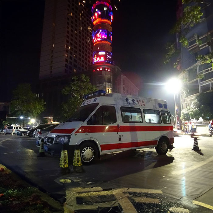 新密市预约私人救护车租赁到郑州市骨科医院 救护车出租 多少钱