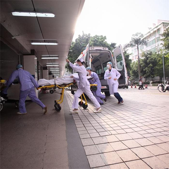 郑州巩义市租私人救护车转院到河南省河南省人民医院 救护车出租多少钱