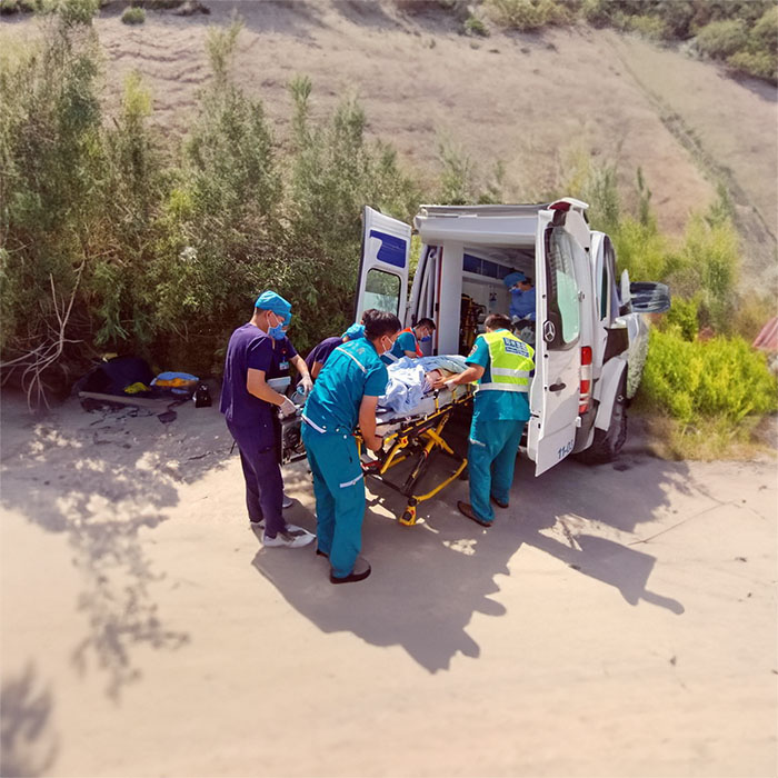 河南郑州高新区出租救护车到驻马店市平舆县正规救护车出租