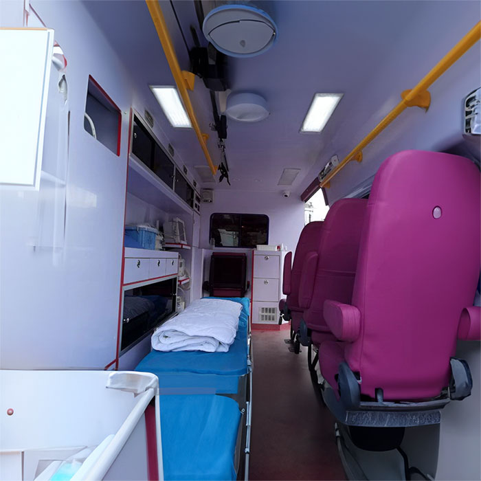 郑州中原租用私人救护车护送到河南省河南科技大学附属医院 救护车出租一般多少钱一辆