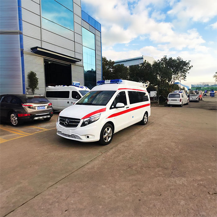 河南郑州经开区预约私人救护车转运到河南省郑州市第四人民医院 救护车租赁多少钱出租公司