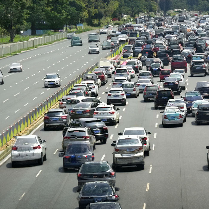 郑州市管城租私人救护车转院到郑州人民医院 正规救护车出租电话多少