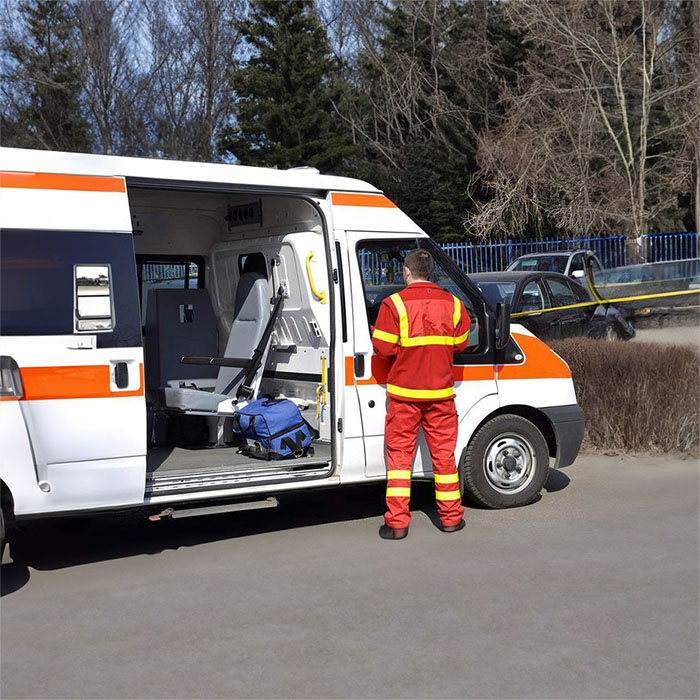 河南郑州市荥阳市租私家救护车转院到河南省郑州铁路中心医院 救护车出租一般多少钱