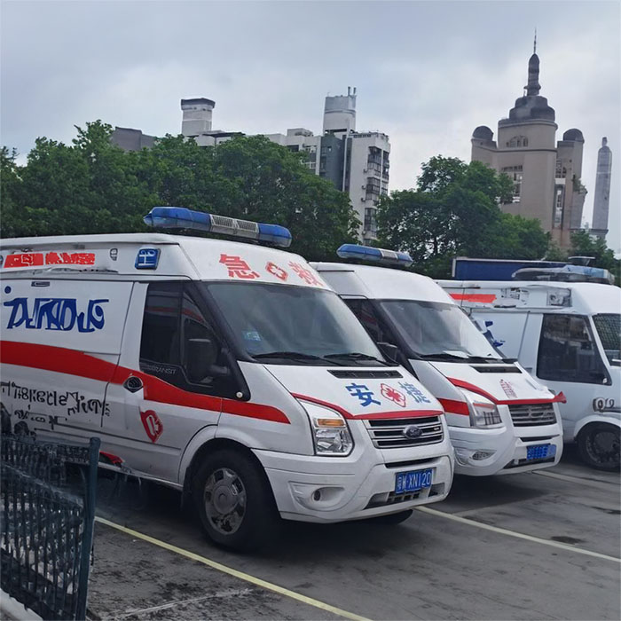 上街租私家救护车转院到郑州铁路中心医院 救护车出租公司哪里好
