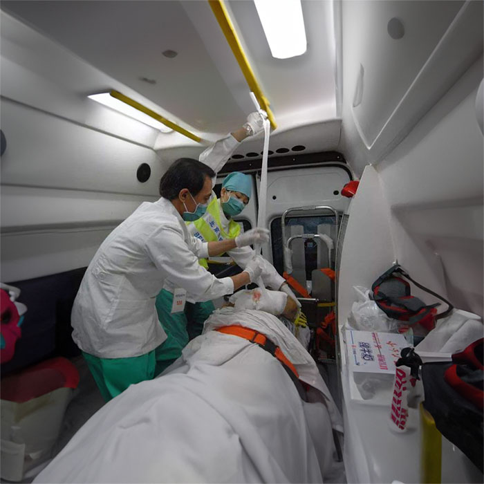 河南郑州本地私人救护车租赁到河南中国第四六Ｏ医院 出租救护车一般多少钱一辆