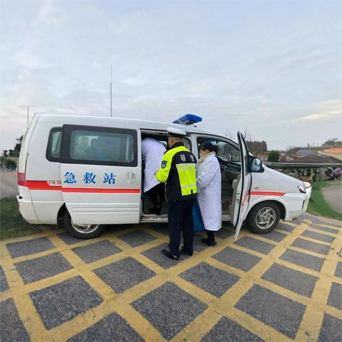 郑州市金水120私人救护车租赁到郑州市骨科医院 救护车出租 电话是多少钱