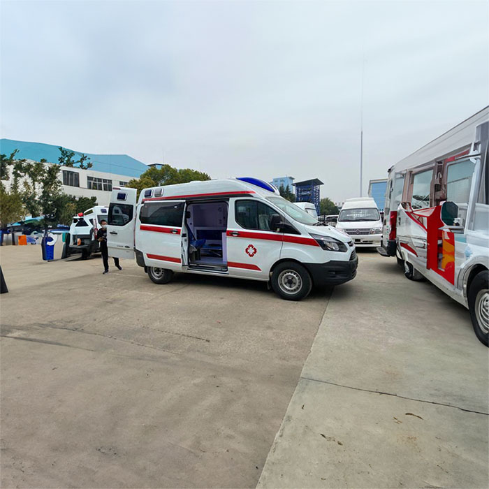 河南郑州巩义租救护车护送到郑州大学第二附属医院 救护车出租一般多少钱公司
