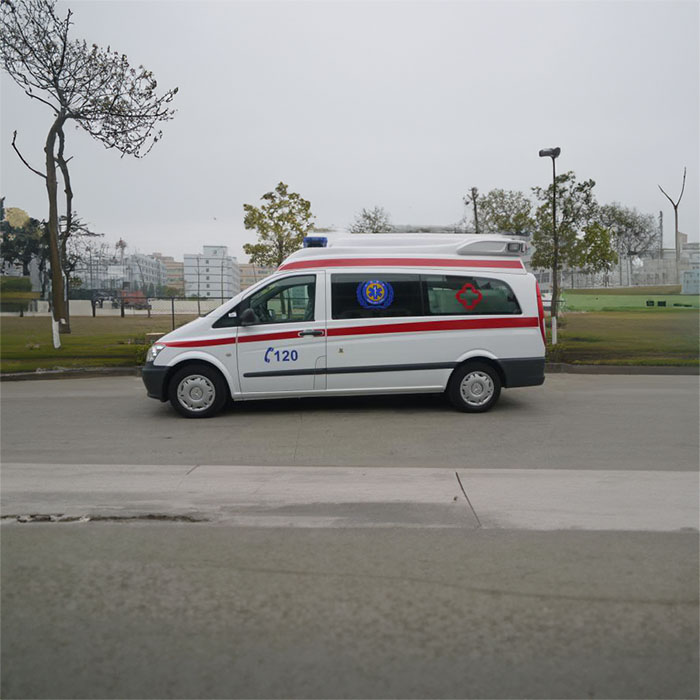 郑州市高新区私人救护车租赁到周口地区人民医院 救护车出租车多少钱一公里