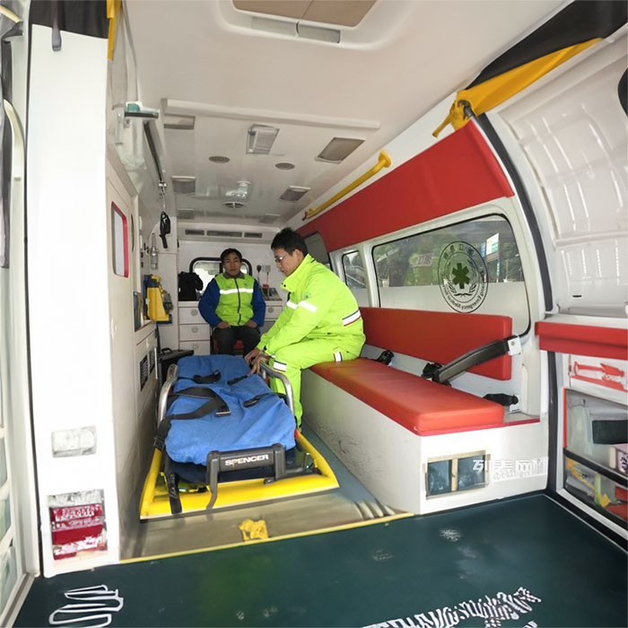 合肥长途救护车出租告诉你转运型救护车和监护型救护车的区别在哪