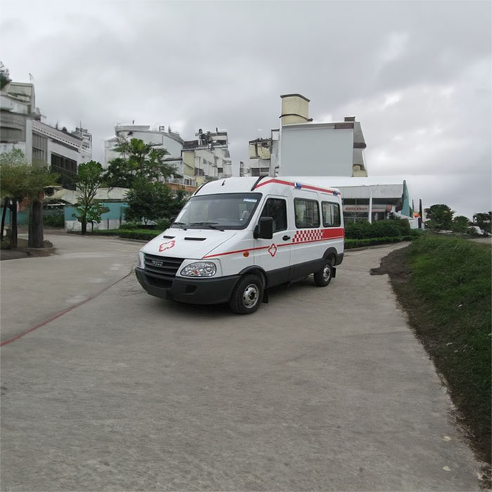 河南郑州中原区救护车出租转运到周口市租赁急救车联系方式