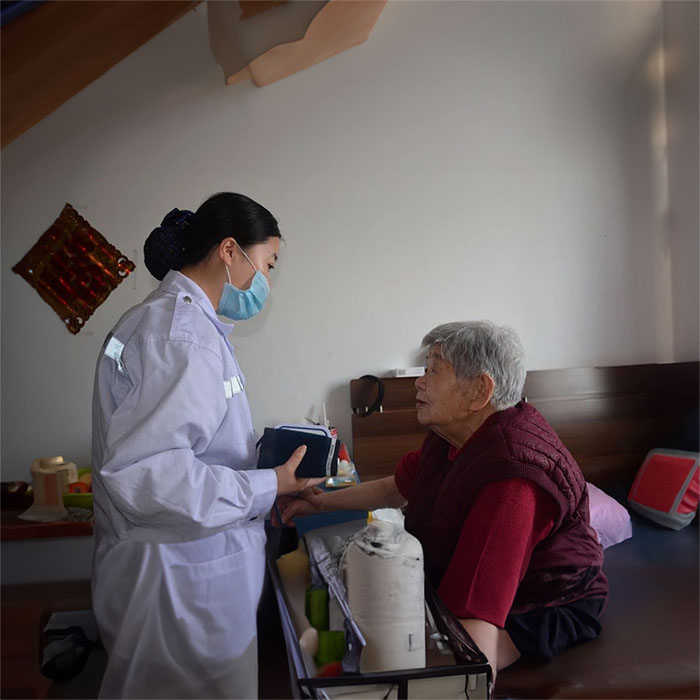 河南金水私人救护车转院到驻马店市上蔡县一次救护车多少钱