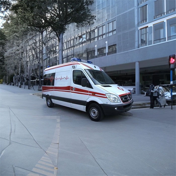 郑州市新密市预约私人救护车租赁到河南许昌市中心医院 120救护车出租电话多少