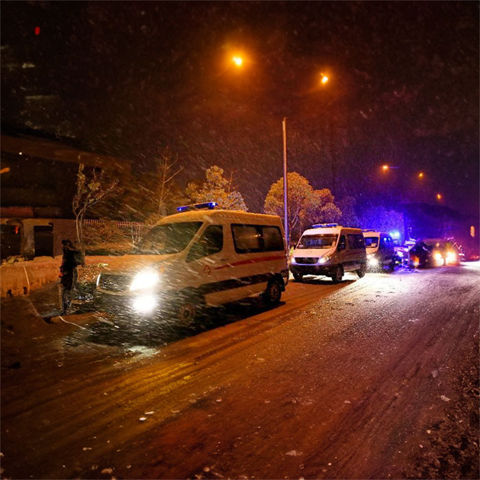 郑州市登封中原区出租急救车护送到河南省河南中医学院第二附属医院 哪里有救护车出租