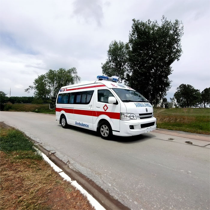 河南郑州经开区租救护车护送到河南省许昌市中心医院 医院救护车叫一次多少钱 出租